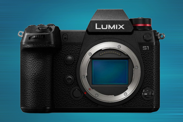 Panasonic Lumix S1 front wo lens
