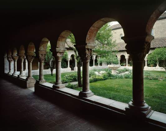 NYC Engagement Photography spots Cloisters