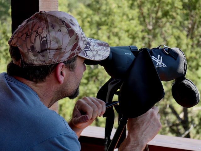 Spotting scope types 
Rangefinder vs Spotting Scope vs Telescope vs Binoculars, viewing optics